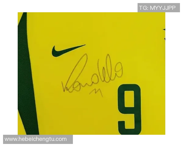 如何在比赛和活动中成功获取足球明星的亲笔签名技巧分享